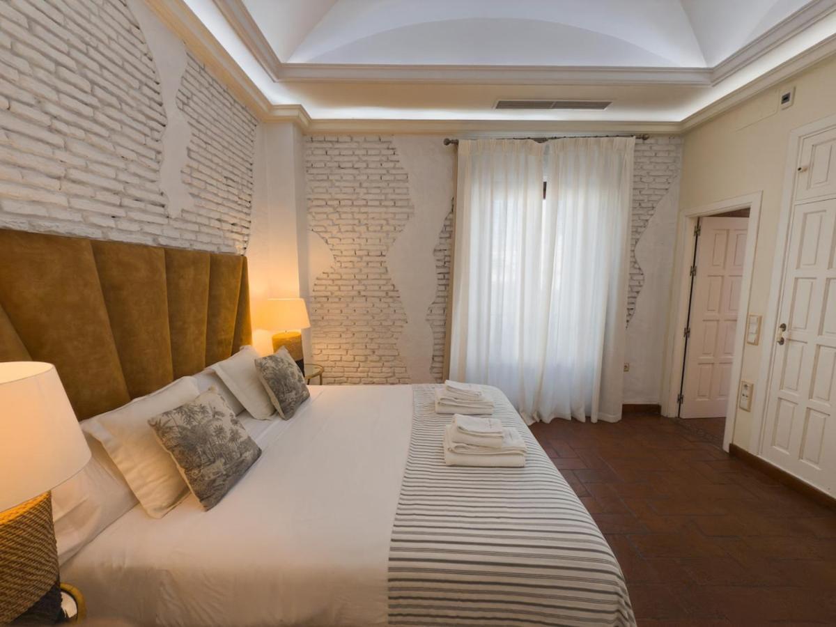Monkeys Apartments Adriano & Terrace Seville Exterior photo